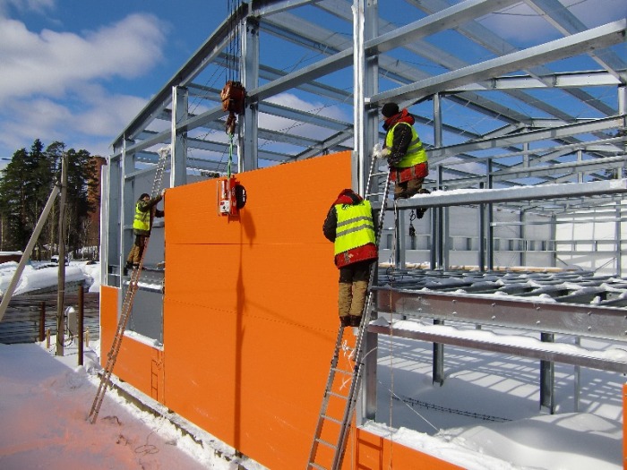 Крепление к стальным конструкциям панелей при горизонтальной раскладке